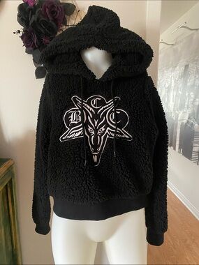 Cozy Black Sherpa Hoodie with Contrasting Goat Graphic
